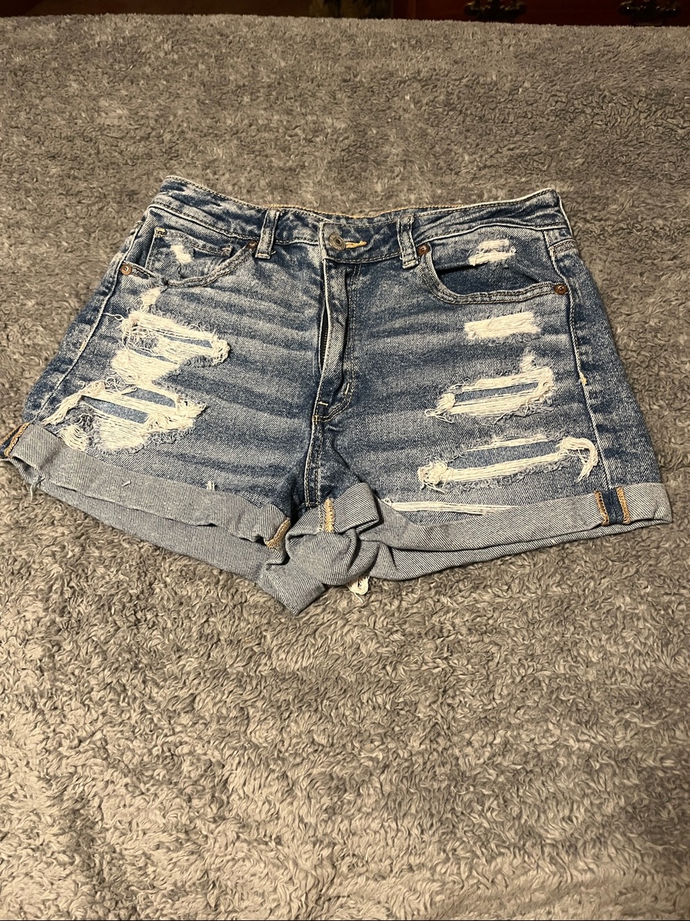 American Eagle Outfitters Light Blue Distressed RollCuff Denim Shorts Mom Size 6